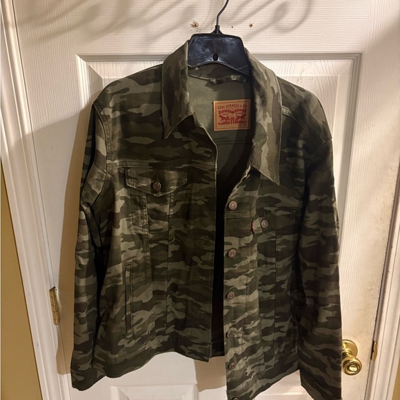 Levi's Green Camouflage Jacket - Picture 1 of 3